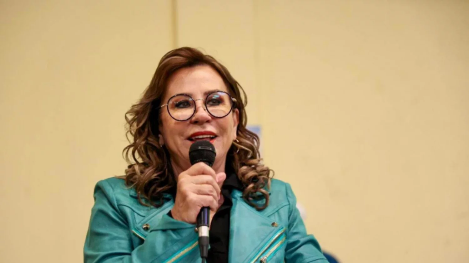 Sandra Torres durante la campaña electoral 2023, la cual perdió frente a Bernardo Arévalo. Sandra Torres durante la campaña electoral 2023, la cual perdió frente a Bernardo Arévalo.