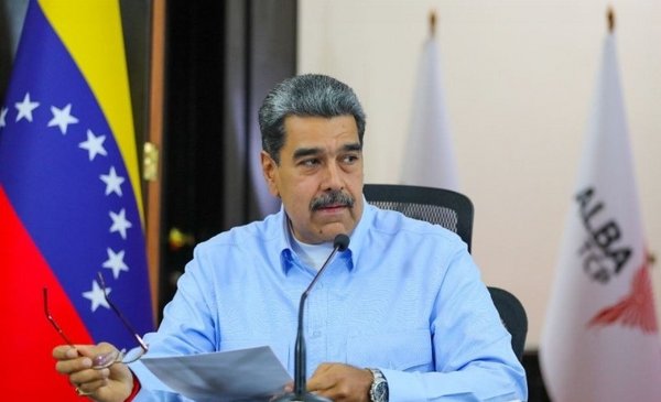 Maduro agita a milicias en respuesta a presión militar de EE. UU.