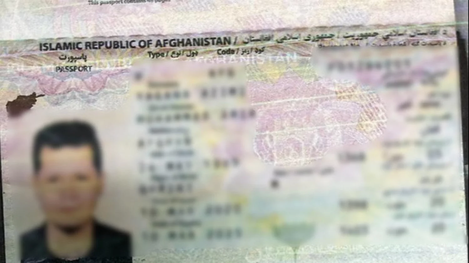 Imagen del pasaporte del ciudadano de Afganistán que intentó sin éxito ingresar a Guatemala. Imagen del pasaporte del ciudadano de Afganistán que intentó sin éxito ingresar a Guatemala.
