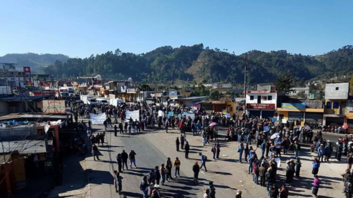 Bajo coacción y cobros ilegales realizan bloqueos Bajo coacción y cobros ilegales realizan bloqueos