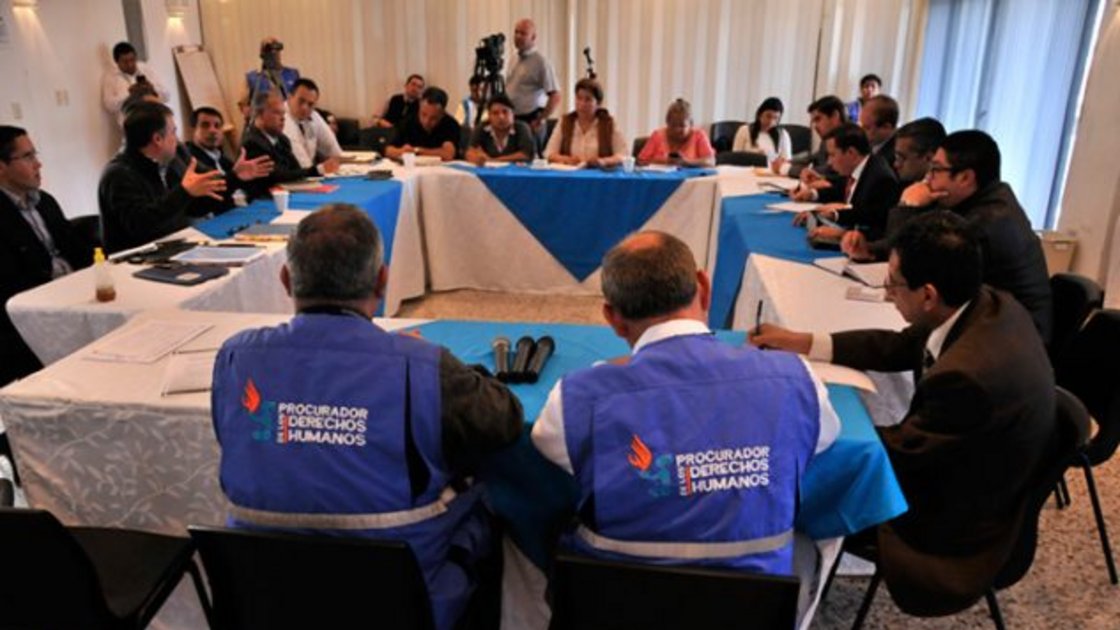 Instalan mesa de diálogo por cárcel de Villa Nueva