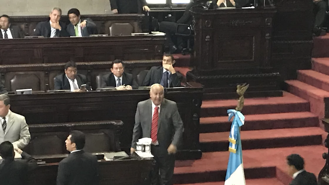 Pocos avances en la interpelación al ministro Aldo García