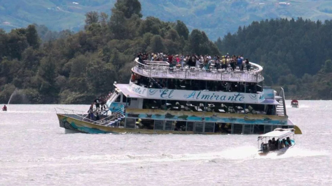 No menos de 46 víctimas deja naufragio en Guatapé, Colombia