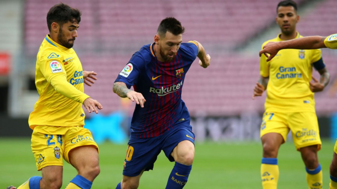 Barcelona gana 3-0 en total silencio