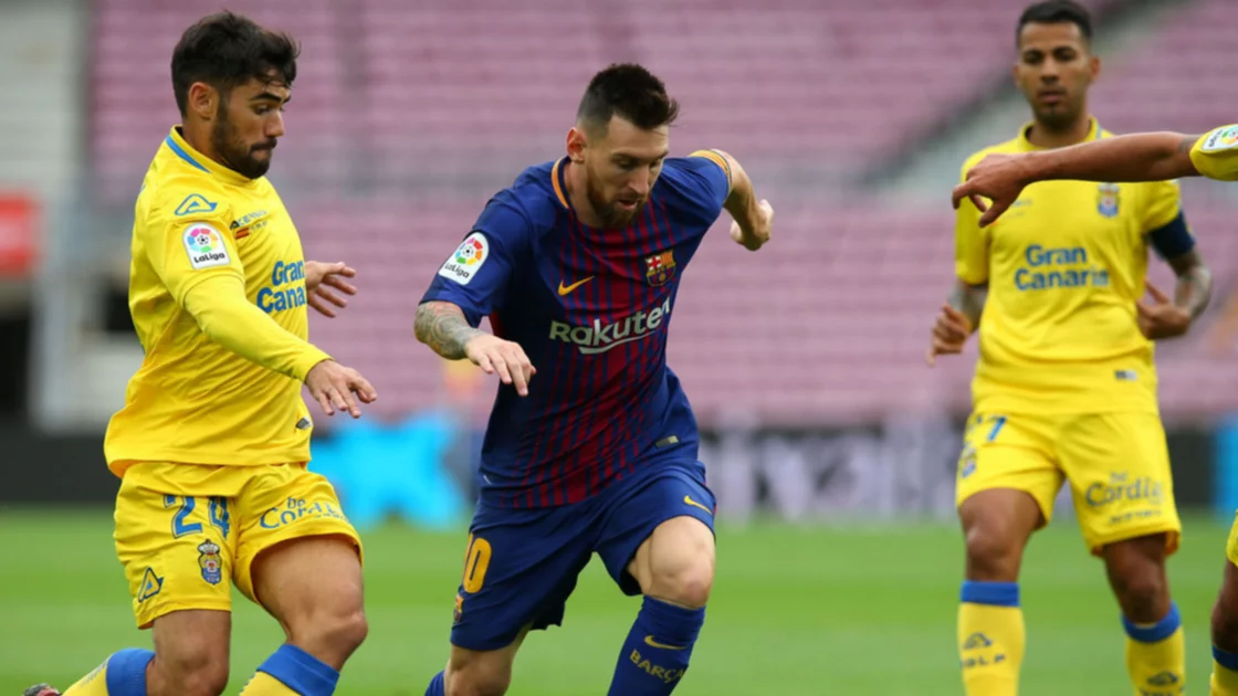Barcelona gana 3-0 en total silencio