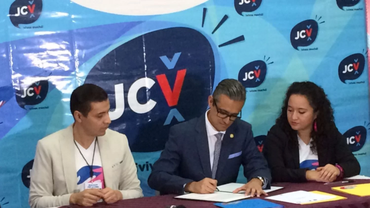 Suscriben convenio para promover “Diálogos por la Vida”
