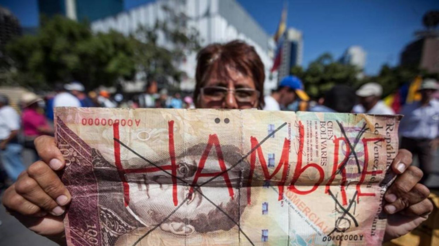 6 de cada 10 venezolanos cree que el 2017 fue el peor año de sus vidas 6 de cada 10 venezolanos cree que el 2017 fue el peor año de sus vidas