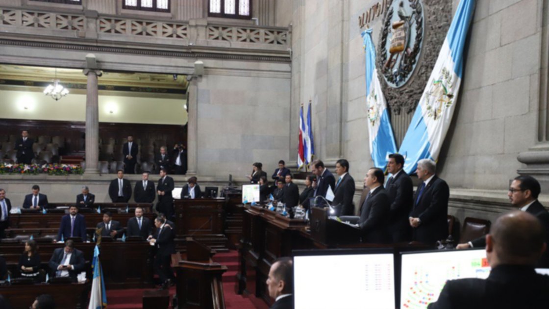 Congreso reconoce a República por periodismo “imparcial y balanceado”