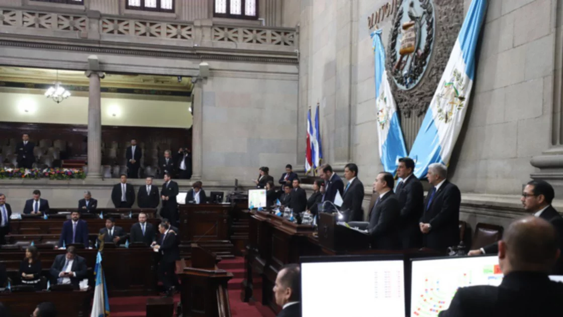 Congreso reconoce a República por periodismo “imparcial y balanceado”