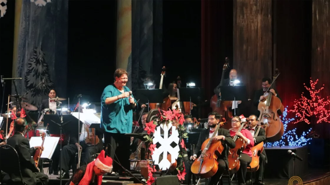 Orquesta Sinfónica entrega boletos a cambio de útiles escolares
