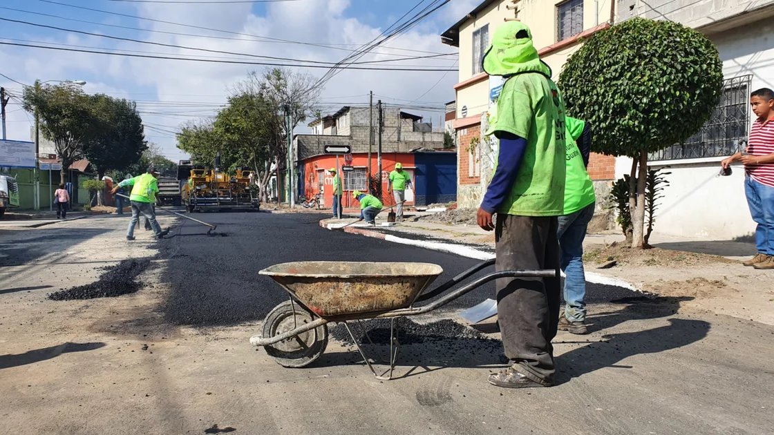 Previo a la llegada del invierno la Municipalidad recupera calles de la ciudad