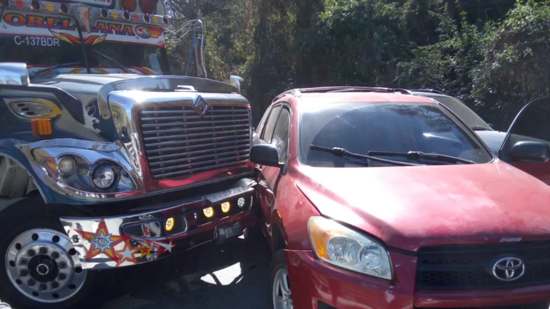 Accidente múltiple complica ingreso a Antigua Guatemala