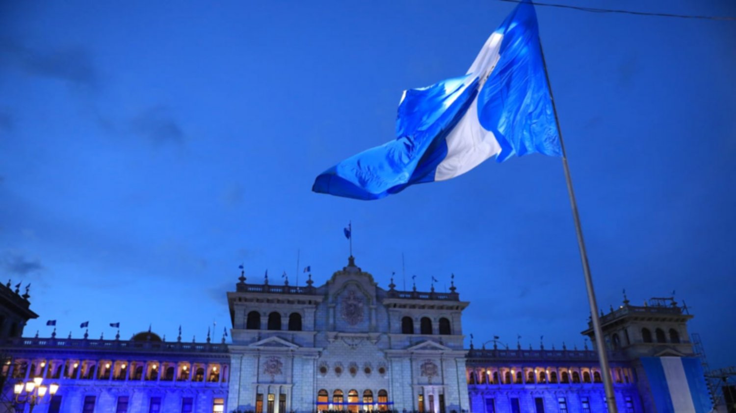 Cuerpo diplomático de Guatemala recibe aumento salarial