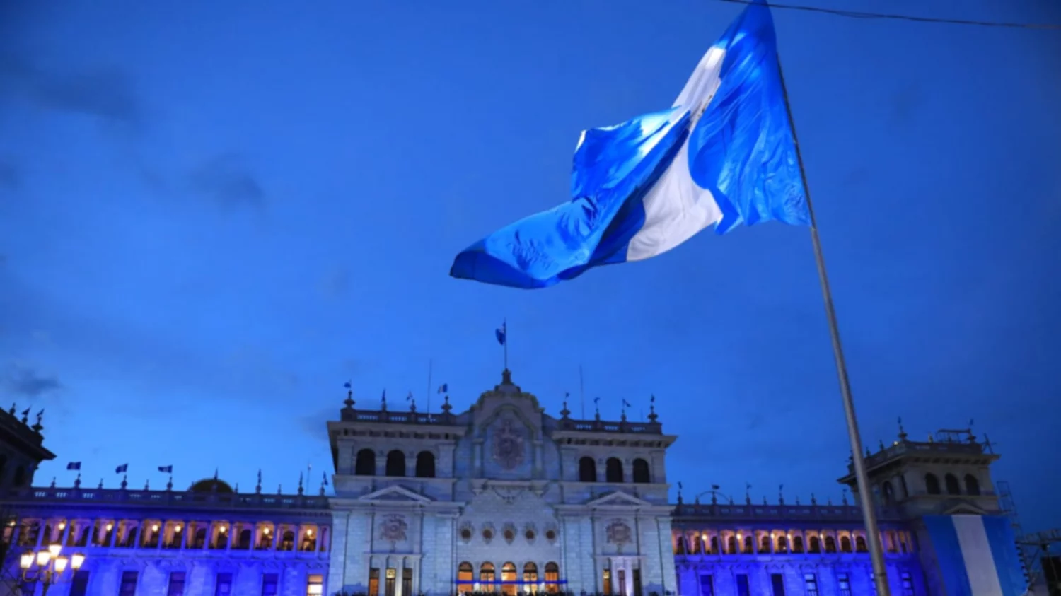 Cuerpo diplomático de Guatemala recibe aumento salarial