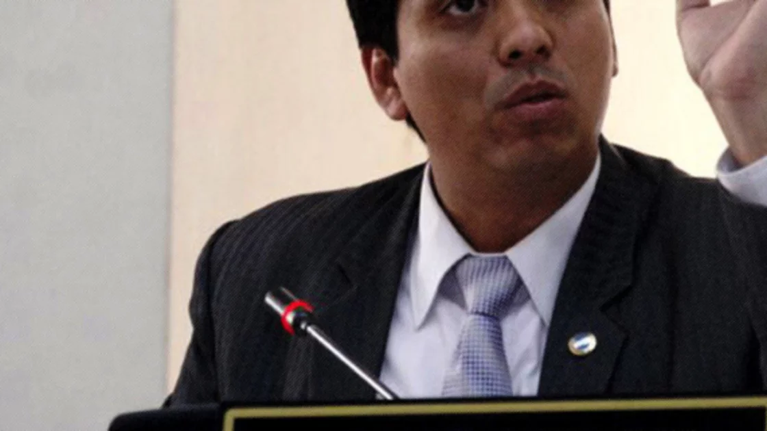 Niegan extender licencia laboral a Mynor Moto ¿Lo destituirán?
