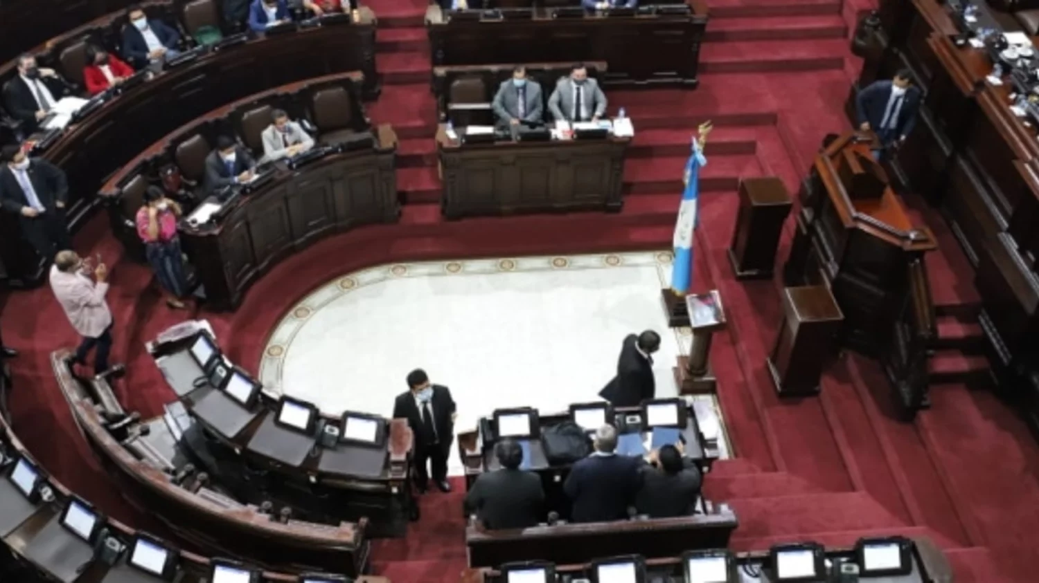 Congreso convoca a Néster Vásquez y Claudia Paniagua para que sean juramentados Congreso convoca a Néster Vásquez y Claudia Paniagua para que sean juramentados