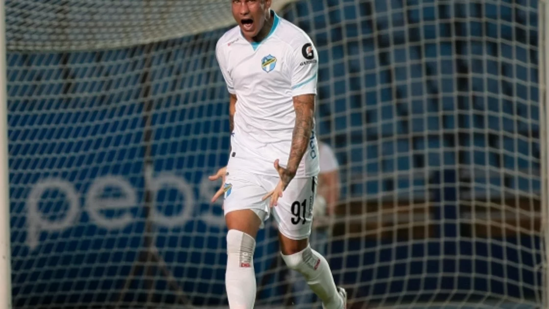 Buena racha del uruguayo Royón en la nueva victoria del Comunicaciones