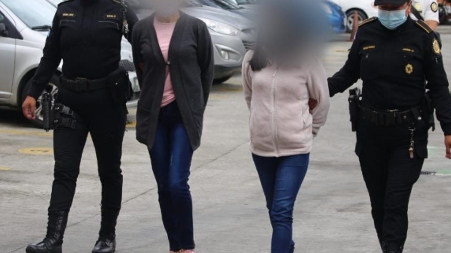 Dos mujeres y un hombre arrestados por robar Q400 mil en Mixco