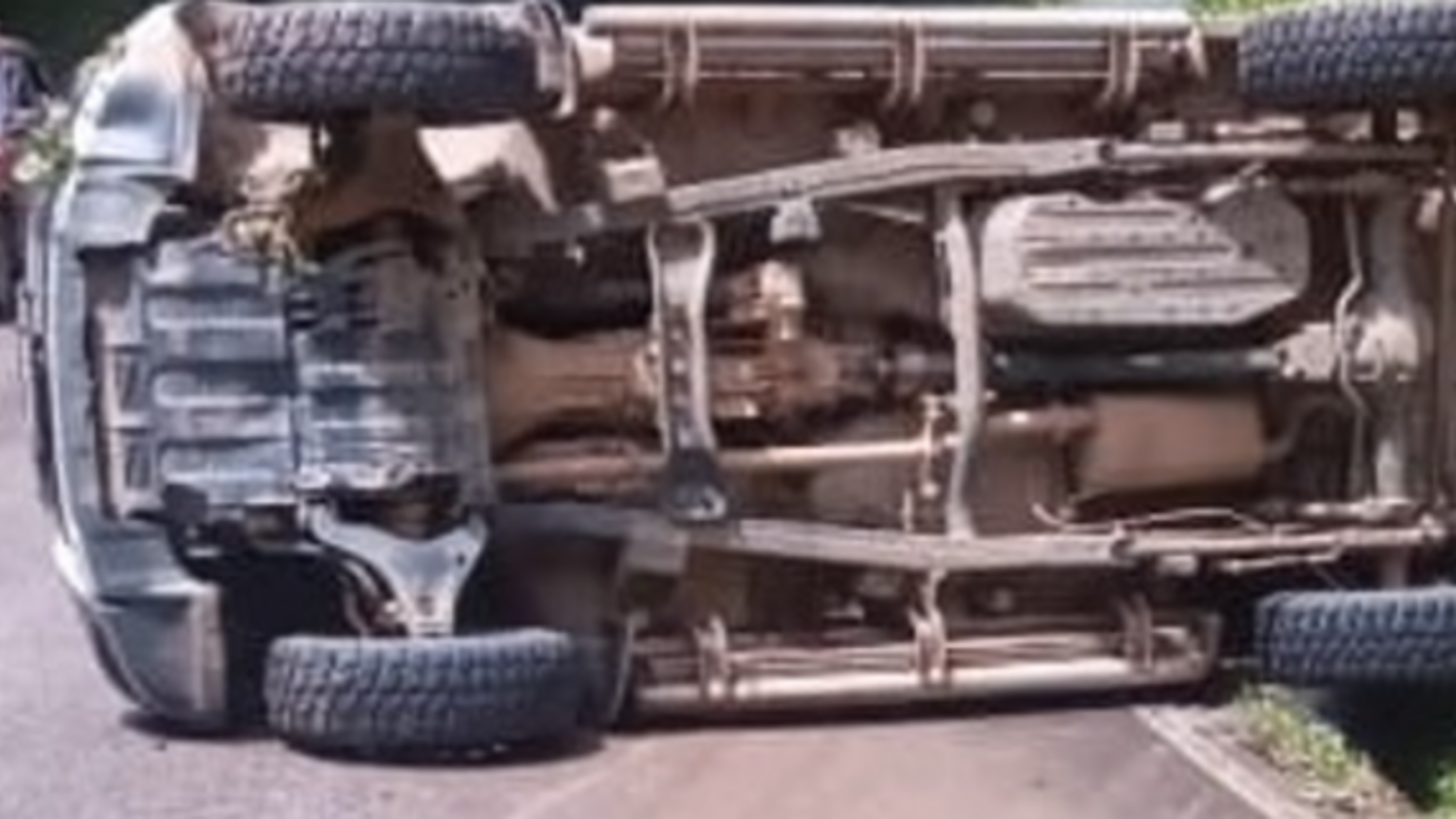 Vuelca camioneta del alcalde de San Pedro Carchá, Winter Coc