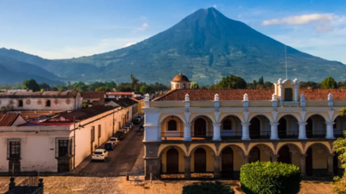 Semáforo covid-19 | Departamentos de Izabal y Sacatepéquez en alerta roja