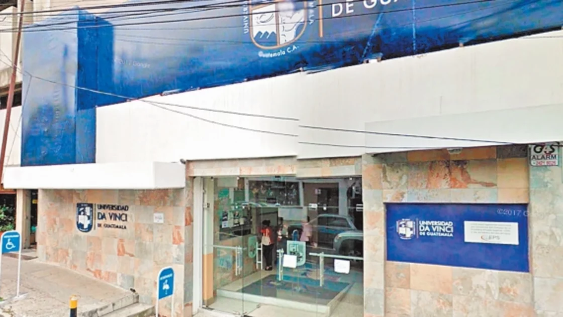 Dos magistrados del TSE simularon graduación según Universidad Da Vinci