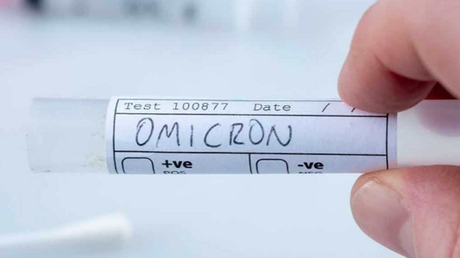 Estados Unidos preocupado, pero no en pánico por nueva variante ómicron