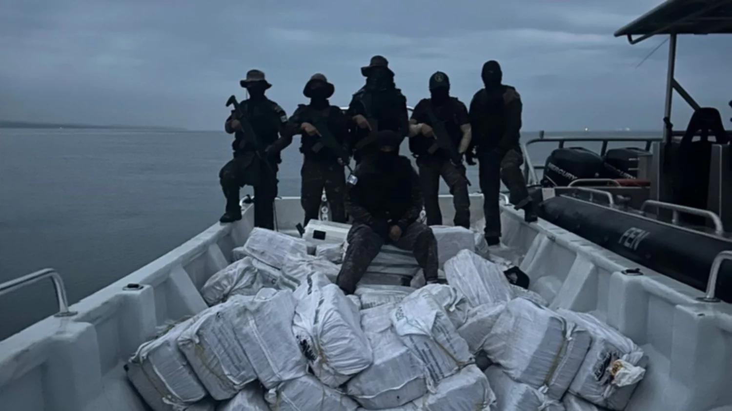 Operativo en Izabal: intervención contra el narcotráfico en el Caribe guatemalteco (Fotografía: Ejército de Guatemala) Operativo en Izabal: intervención contra el narcotráfico en el Caribe guatemalteco (Fotografía: Ejército de Guatemala)