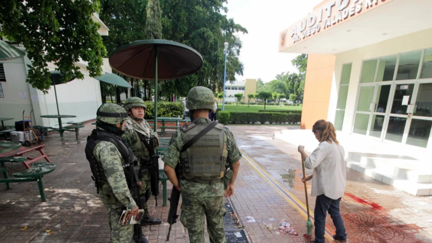 Las violentas ejecuciones de varios líderes criminales entre las células que se disputan el control del Cártel de Sinaloa, que enfrenta a las huestes de Ismael "Mayo" Zambada y a las que comandan los hijos del capo Joaquín "el Chapo" Guzmán. Imagen de archivo. EFE Las violentas ejecuciones de varios líderes criminales entre las células que se disputan el control del Cártel de Sinaloa, que enfrenta a las huestes de Ismael "Mayo" Zambada y a las que comandan los hijos del capo Joaquín "el Chapo" Guzmán. Imagen de archivo. EFE