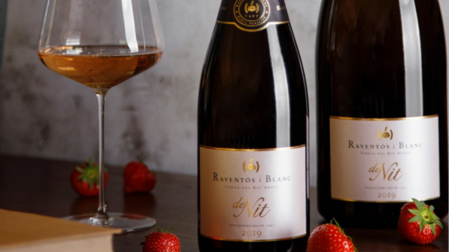 Raventós i Blanc De Nit 2019 posee toques a fruta cítrica, aromas florares, herbáceos, toques de hinojo y aportes anisados. Raventós i Blanc De Nit 2019 posee toques a fruta cítrica, aromas florares, herbáceos, toques de hinojo y aportes anisados.